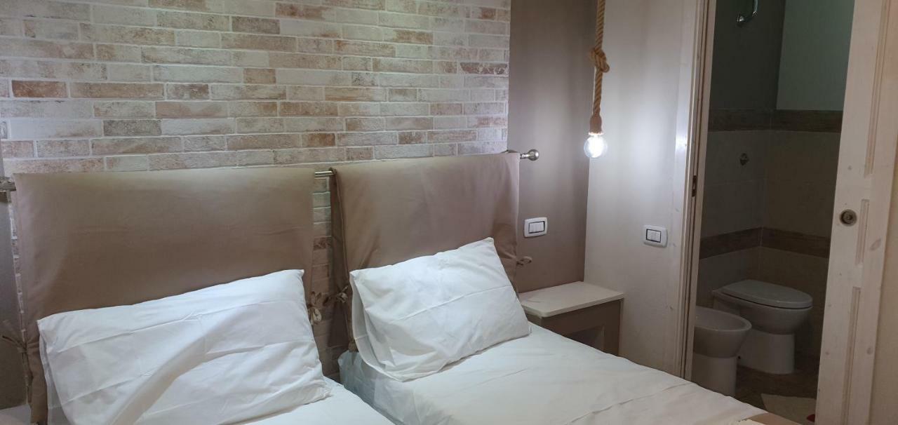 Guesthouse Luisella 칼리아리 외부 사진