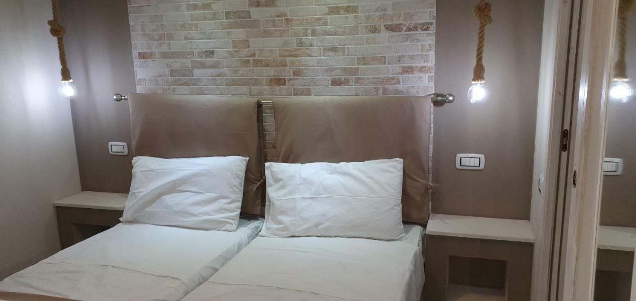 Guesthouse Luisella 칼리아리 외부 사진