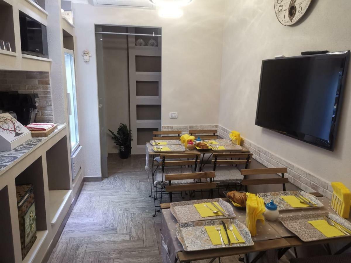 Guesthouse Luisella 칼리아리 외부 사진